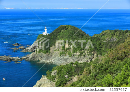 [Ehime Prefecture] Sadamisaki Lighthouse under clear skies 81557657