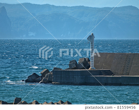 小樽漁港燈塔鹽屋港防波堤西燈塔 81559456