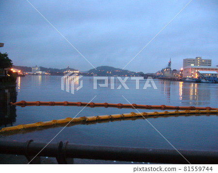 Yokosuka Port at night Yokosuka Port at night 81559744