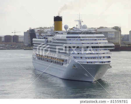 大型客船進港 81559781