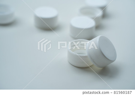 Image of plastic cap 81560187