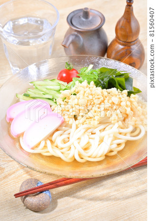 夏季冷面料理，冰鎮nuki 烏冬面，冰鎮烏冬面，bukkake 烏冬面，冰鎮狸烏冬面。 81560407