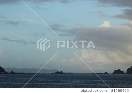 I walked along the Hota coast I walked along the Hota coast 81560433