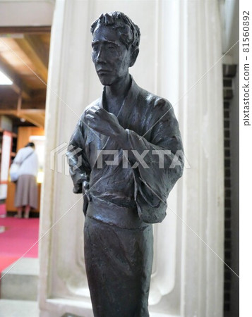 Statue of Osamu Dazai in the Shayokan in Aomori Prefecture Statue of Osamu Dazai in the Shayokan in Aomori Prefecture 81560892