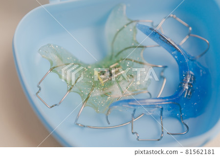 兒童牙套 81562181