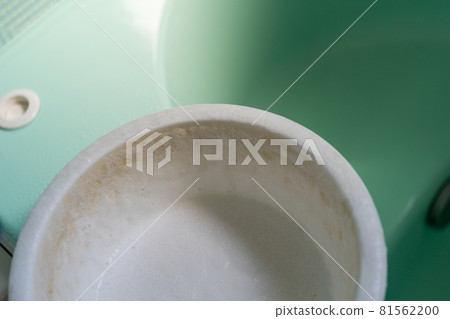 浴缸裡的水漬 81562200