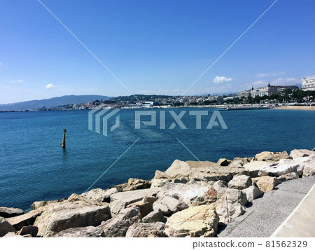 Cannes Promenade, French rivera, the sea Cannes Promenade, French rivera, the sea 81562329