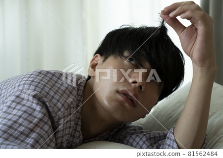 Male relaxing in bed 81562484