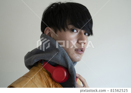 Wireless headphones and men Wireless headphones and men 81562525