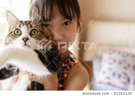 小步舞曲和女孩 81563120