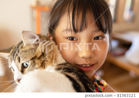 Minuet and girl 81563121