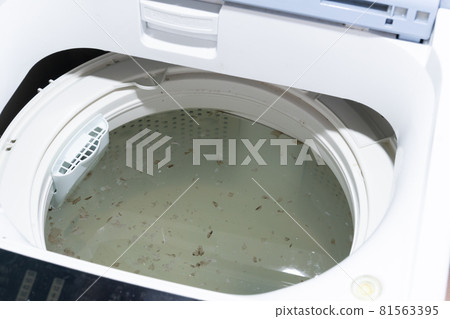 清潔相當臟的洗衣盆的圖像 81563395