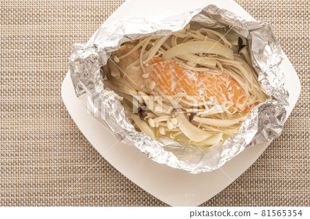 Grilled salmon with foil Grilled salmon with foil 81565354