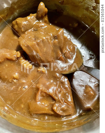 A beef curry roux heated in a stainless steel pot 81565844