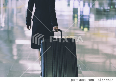 手提箱和女人 手提箱和女人 81566682
