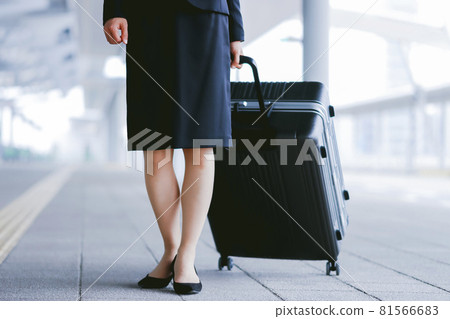 手提箱和女人 手提箱和女人 81566683