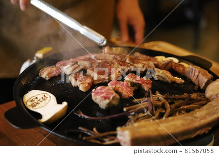 Prime Rib Beef Steak 81567058