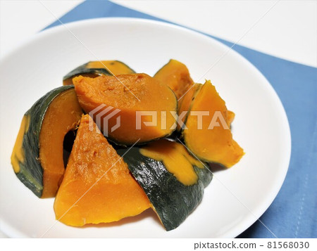 Delicious simmered pumpkin 81568030