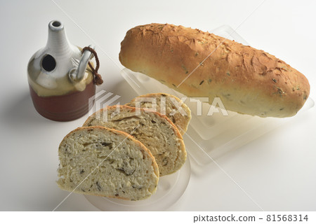 Vanilla flavored French bread Vanilla flavored French bread 81568314