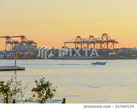 Tokyo Bay Wharf 4 Evening view Tokyo Bay Wharf 4 Evening view 81569129