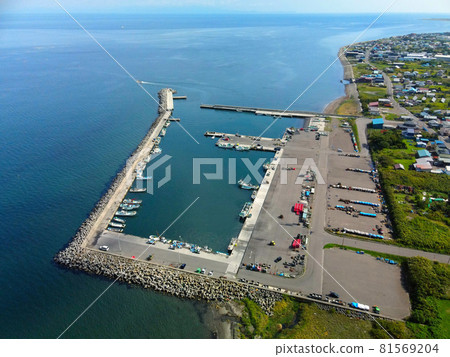 夏季北海道森町掛野漁港的鳥瞰圖 81569204