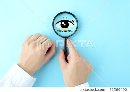 Image of eye examination / examination by an ophthalmologist Image of eye examination / examination by an ophthalmologist 81569490