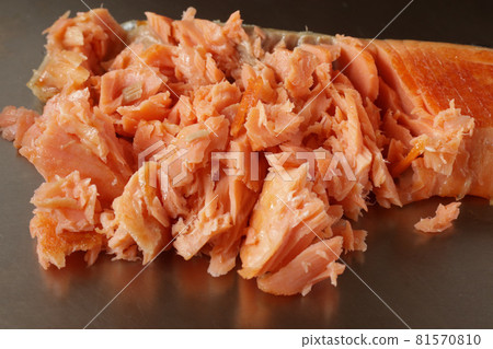 鬆散的烤三文魚 81570810