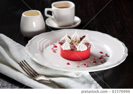 Caramel cheesecake with cream and flowers on the wooden background 81570999
