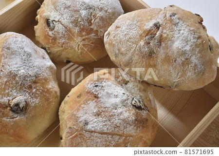 脆皮酥鬆的甜食麵包 81571695