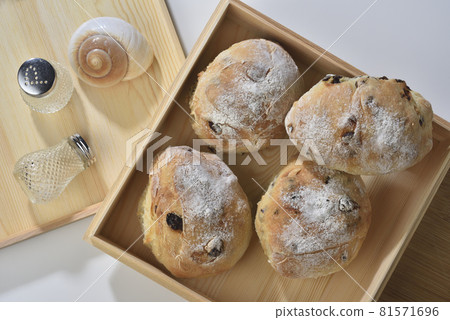 脆皮酥鬆的甜食麵包 脆皮酥鬆的甜食麵包 81571696