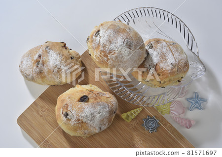 脆皮酥鬆的甜食麵包 81571697