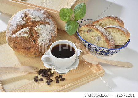 美味的甜點麵包和咖啡 81572291