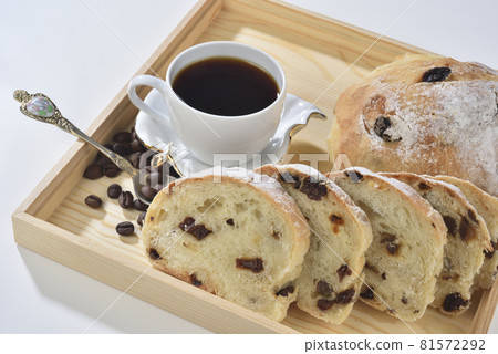Delicious dessert bread and coffee 81572292