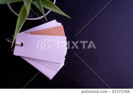Blank ring memo on black background 81572366