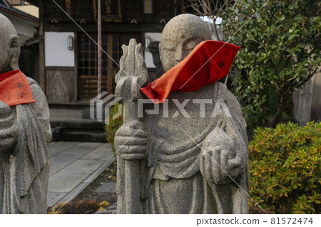六地藏文京區南國寺 圍兜飛翔的風中 六地藏文京區南國寺 圍兜飛翔的風中 81572474