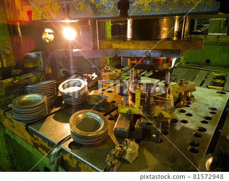 dirty used low tech stamping press producing round aliminium parts dirty used low tech stamping press producing round aliminium parts 81572948