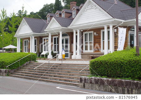 View of Hakuryu Lakeside Road Station Building View of Hakuryu Lakeside Road Station Building 81576945