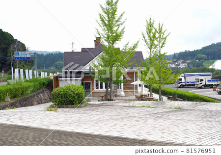 View of Hakuryu Lakeside Road Station Building 81576951