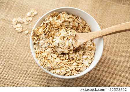 Rolled oats in a bowl Rolled oats in a bowl 81578832