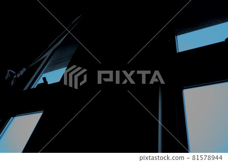 從室內窗戶看到的日出 從室內窗戶看到的日出 81578944