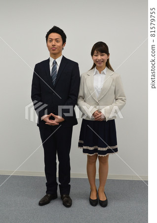 Men and women lined up 81579755