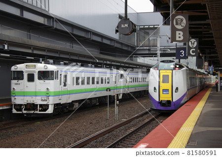 Limited Express Hokuto Kiha 40 stopped at Shin-Hakodate Hokuto Station Limited Express Hokuto Kiha 40 stopped at Shin-Hakodate Hokuto Station 81580591