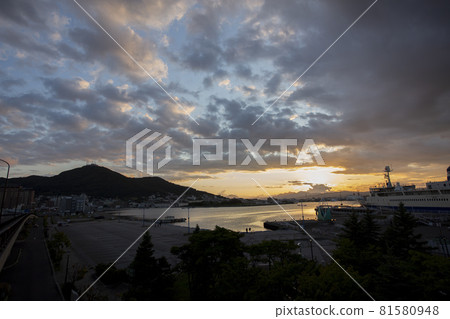 從函館市友大橋看到的秋季日落系列2021 從函館市友大橋看到的秋季日落系列2021 81580948