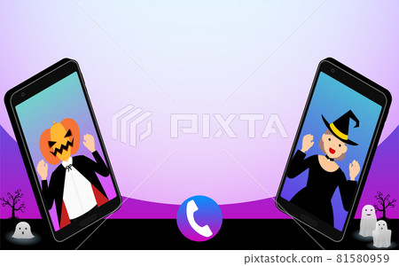 Jack O 燈籠和女巫，智能手機、墓地和滿月背景上的在線萬聖節派對 81580959
