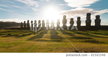 Sunrise over Moai stone sculptures at Ahu Tongariki, Easter island, Chile. 81581548