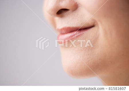 Middle woman beauty 81581607