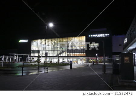 北海道新幹線新函館北斗站(南口站大樓/午夜) 北海道新幹線新函館北斗站(南口站大樓/午夜) 81582472