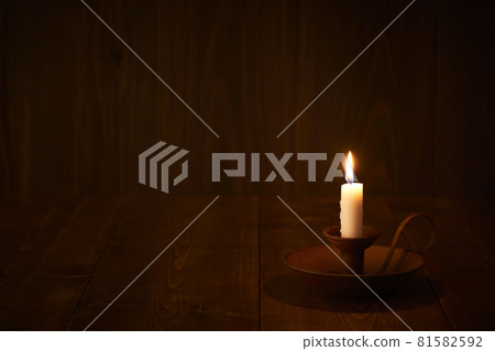 靜靜燃燒的燭光 靜靜燃燒的燭光 81582592