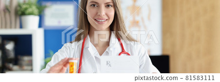 Doctor holding jar of medicines and prescription blank in clinic 81583111