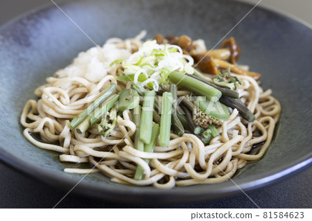 Delicious cold edible wild plants grated soba Delicious cold edible wild plants grated soba 81584623